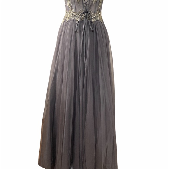 Gray Embellished Tulle Size 9 Gown - Picture 7 of 10